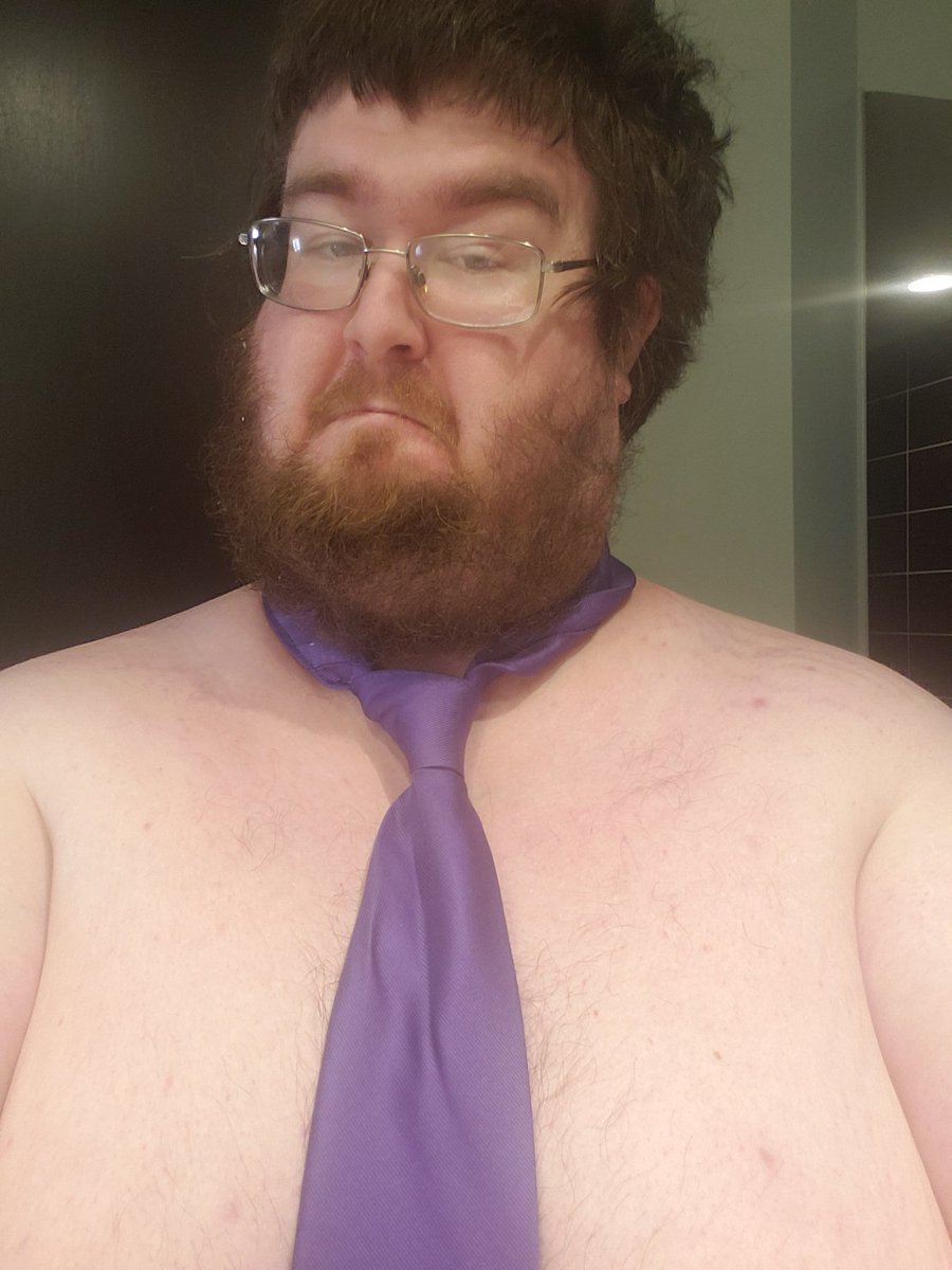 TheRawDizzle's tweet photo. Celebrating @NikkiDuh's #DuhHoodProm tonight and this is what I wore... #ChrisFarleyVibes #GetIt #Helicopter #BoogWasASexyDate #DongProm https://t.co/tTiAB1VGyN