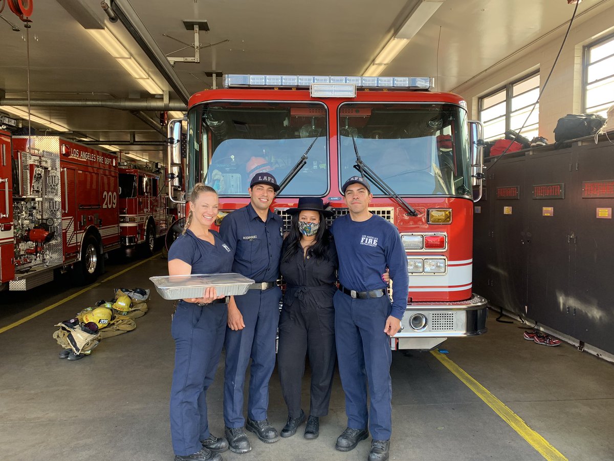 thathollybaird's tweet photo. Mission complete! Holding down the crew that is holding down #dtla Dinner is served. ๐ง๐ฝโ๐ @LAFDtalk #geragos @LAFD @LAFDcentral https://t.co/DQcjfGIvoT