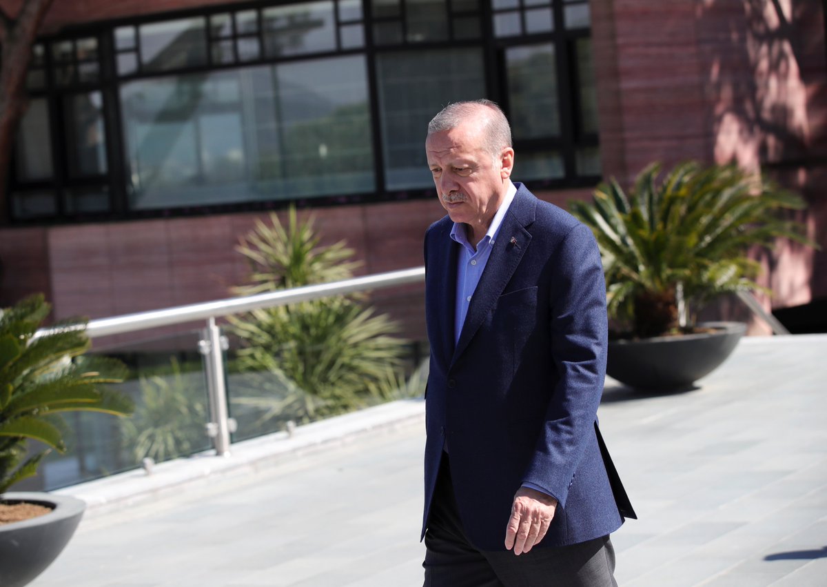 fahrettinaltun's tweet photo. Yolunuz yolumuzdur sayın Cumhurbaşkanım 👋
#GeceyebirErdoğanSelamı https://t.co/6JOdHfDsgY