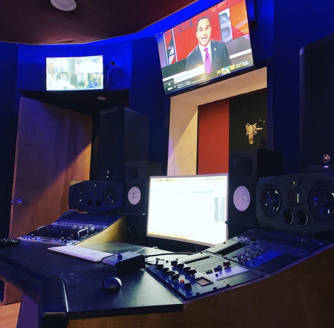 BE_InTheMix's tweet photo. https://t.co/HP3DDkmbo8