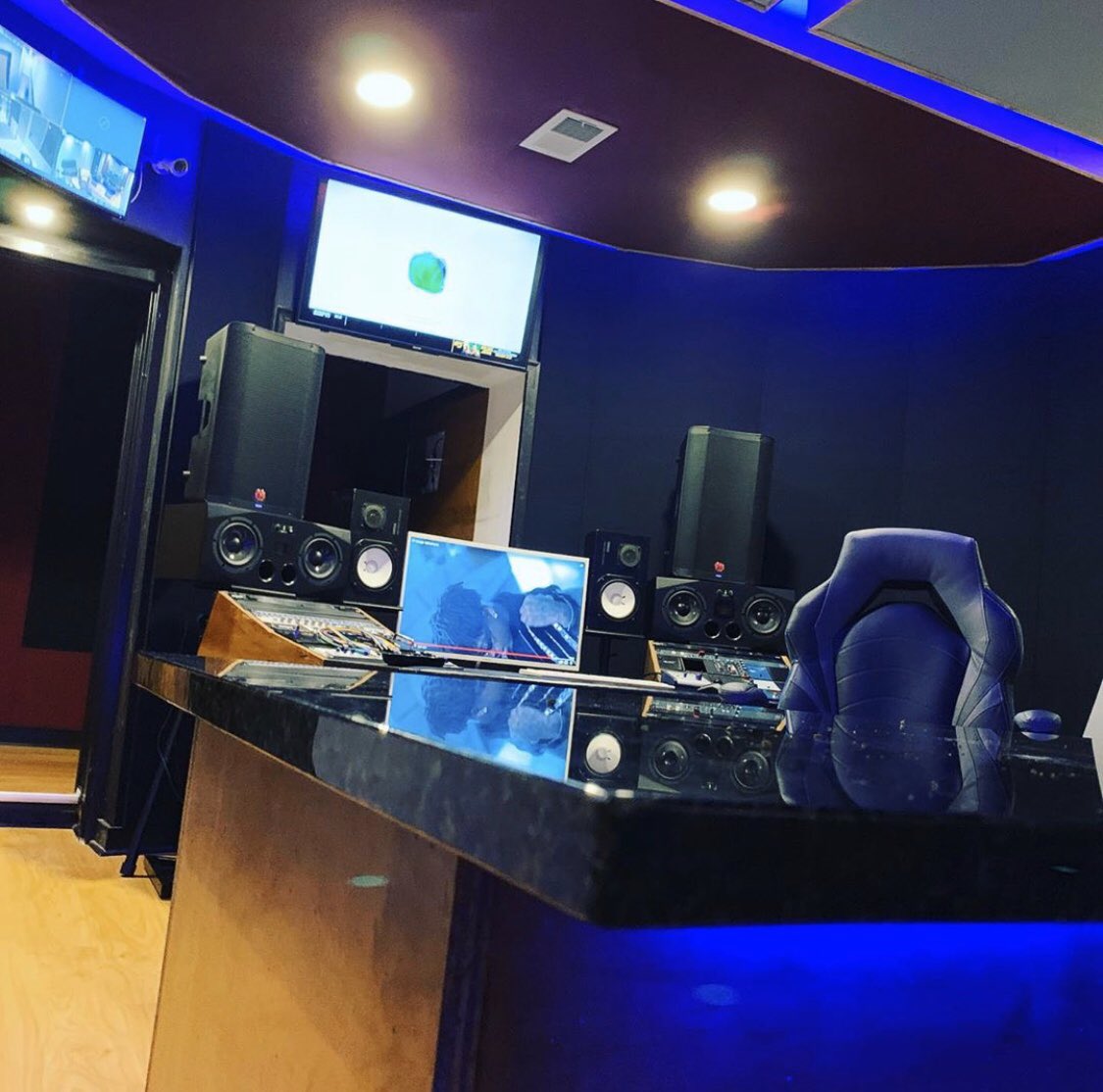 BE_InTheMix's tweet photo. https://t.co/HP3DDkmbo8