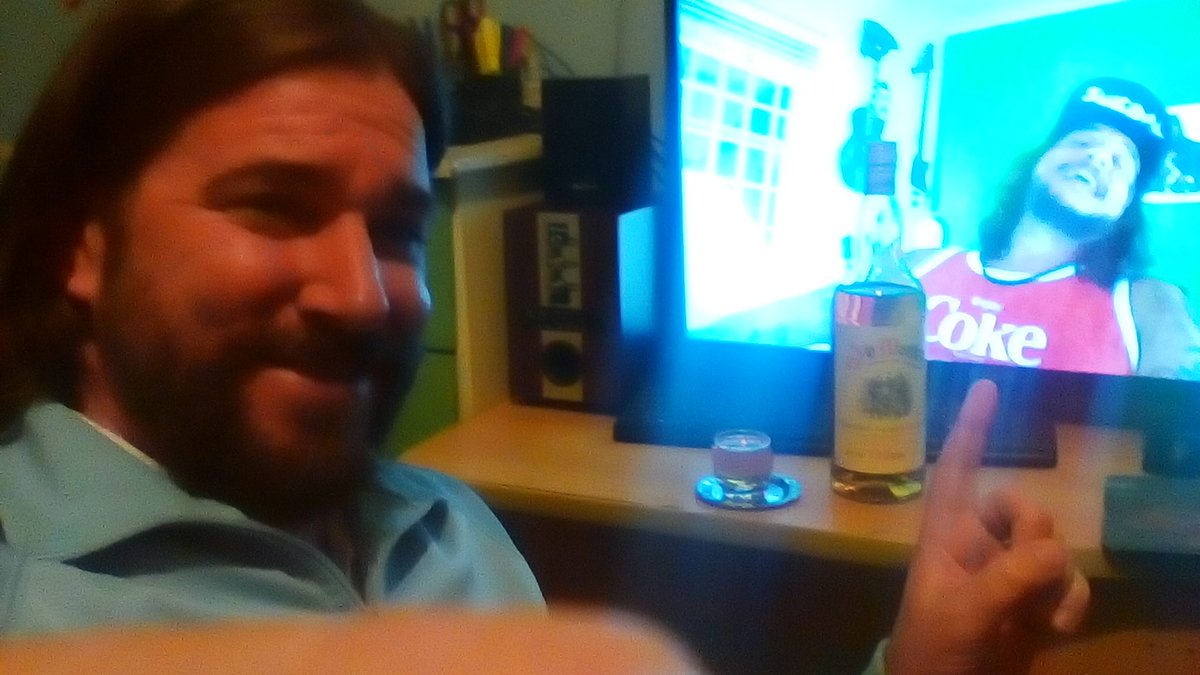 RobertoGrossa's tweet photo. @elBananeroSoyIo #radiogarka Abrazo grande desde Villa Española, Montevideo Uruguay!
Vamo'el bolso vamo!!! https://t.co/lEYEFZeXeP