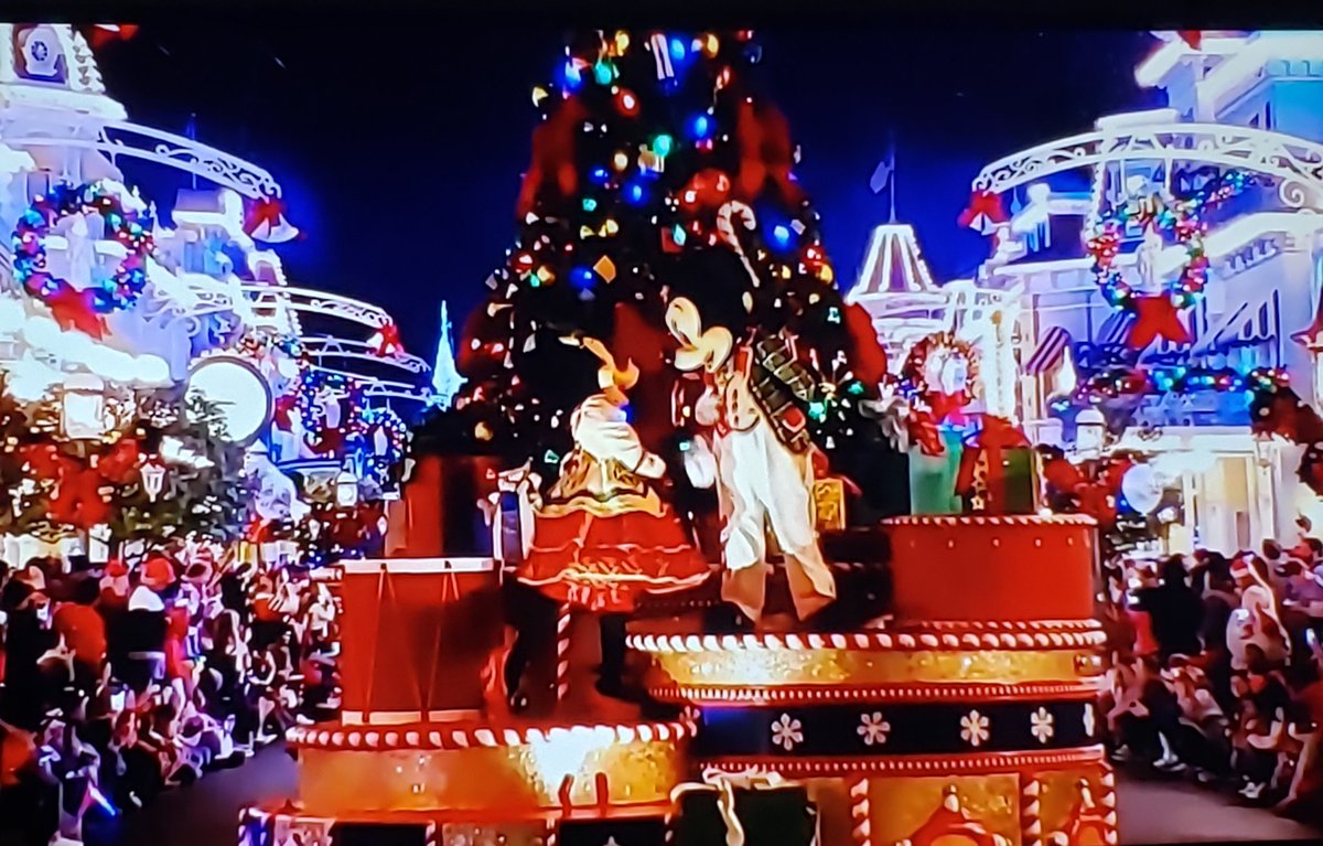 malaird's tweet photo. This weekend would have been a 🏎🏁 weekend, but a virtual holiday visit to another one of our favorite places is pretty great too. Thanks,  @ResortTV1! ❤ 🎃🎄🎅🤶❤
#ThisIsMay #What2020WasLike https://t.co/D3N8aBTbOj