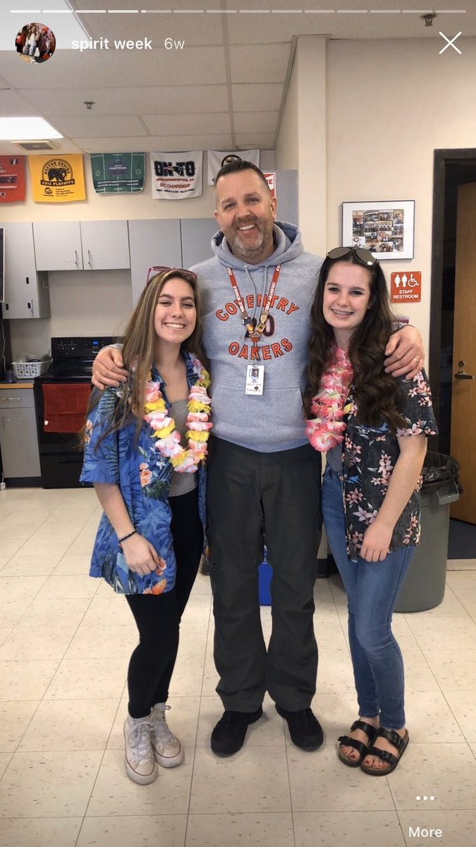 emmaalmagno22's tweet photo. Happy teacher appreciation to all of the amazing teachers in coventry high school you all work so hard day in and day out #oakerpride ❤️🐘@ReadEarl @MissSweeneyCHS @msclaprise @CoventryOakers @nicolearichards https://t.co/VGLfx1W0Nt