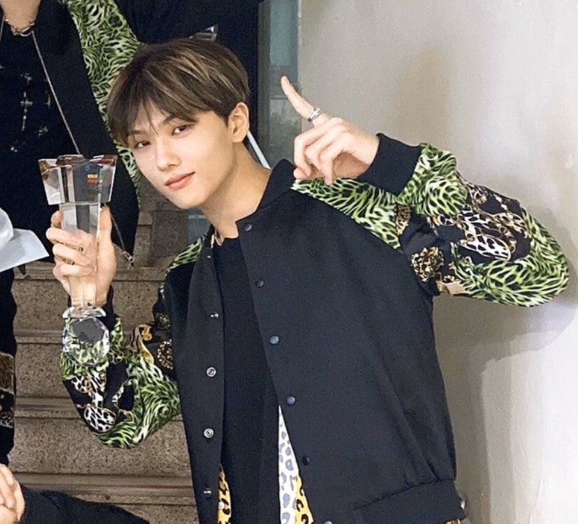 ว่าแต่ทำไมต้องถือถ้วยกลับหัวด้วย เด็กจะบรรลุนิติภาวะเข้าใจยากจังนะคะ555555555555555555555555555