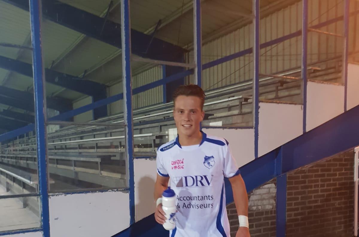 VVS Interview met Robby v.d. Wetering: De reeks korte interviews met voetballers en vrijwilligers gaat door. De aftrap is gedaan door Mathijs Donatz. Het is nu aan Robby v.d. Wetering die het stokje doorgeeft voor het volgende interview. dlvr.it/RWJXLb