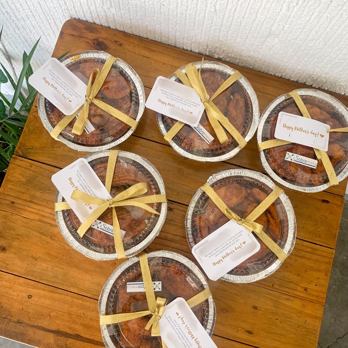 _NWESsobremesa's tweet photo. Delivered these Mother’s day treat to some of our frontliners. 😍 

Thank you Wyeth for trusting us. 💗

Spread some love &amp; appreciation to our amazing moms by giving them this dream cake. ORDER NOW for tomorrow’s mother’s day! ☺️ https://t.co/jvUba3fVqI