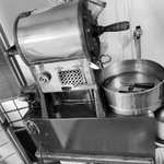 もう少しで100年創業のところ、コーヒーの焙煎器が壊れたから100年は無理だと…。その時、投稿者さまが焙煎器を直し無事復活!