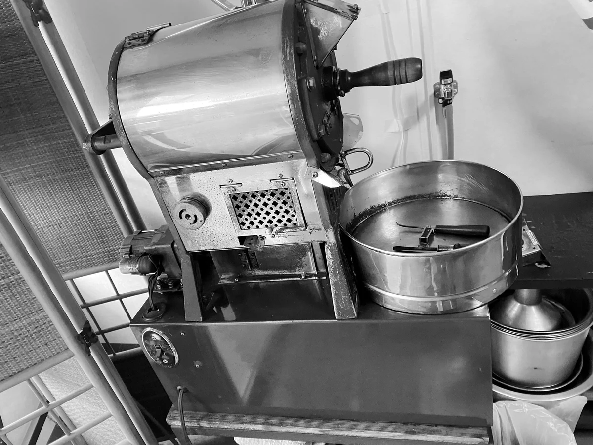 もう少しで100年創業のところ、コーヒーの焙煎器が壊れたから100年は無理だと…。その時、投稿者さまが焙煎器を直し無事復活！！