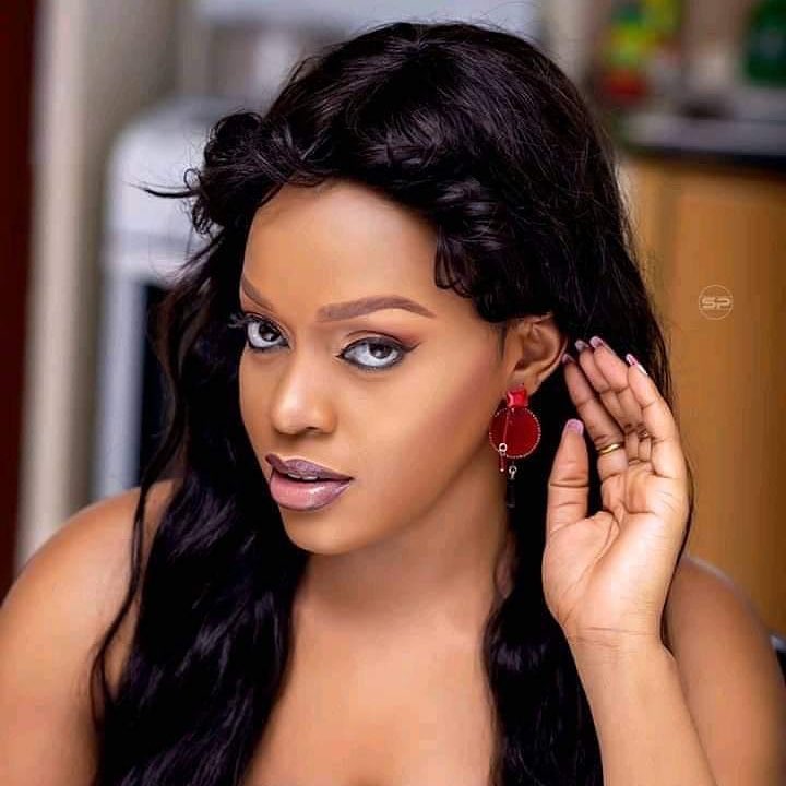 Johnlaban256's tweet photo. Lets settle this Diana Nabatanzi or Lynda ddane 😋😋😂😂

Like for diana and retweet for lynda my favorite kikazi 🙌😂😂

#NTVDanceParty 
#BBSOmudigido https://t.co/CMLQ0Bx6Rs