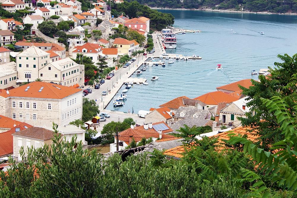 MoloLozna's tweet image. #Pucisca was named the prettiest little town by several #travel portals. The latest article gives 7 reasons why you must visit it on your next trip to #Brac. Some of them are less known, so well worth reading. buff.ly/2Lf3rAN