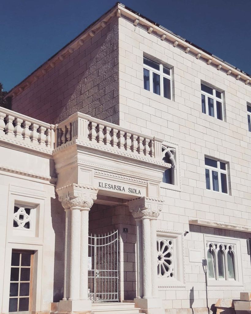 MoloLozna's tweet image. #Pucisca was named the prettiest little town by several #travel portals. The latest article gives 7 reasons why you must visit it on your next trip to #Brac. Some of them are less known, so well worth reading. buff.ly/2Lf3rAN