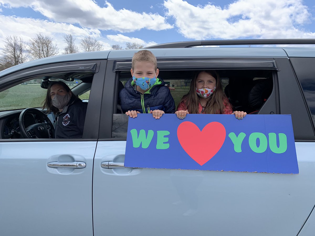 FamilySeton's tweet photo. We came together in support of of faculty &amp; staff, our school and community. Teacher Appreciation #knightproud #setonstrong https://t.co/BQ4B4HGTNq