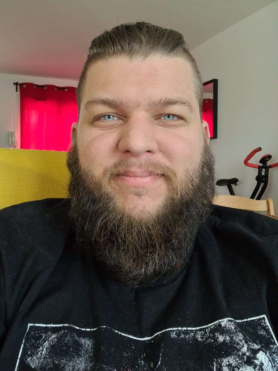 NotaBeneMovies's tweet image. En juillet 2019, je pesais 122 kg. Je me décidais à tenter une Xème fois à perdre du poids, avec un maigre espoir.

Aujourd'hui je viens d'atteindre 107kg, soit 15 kg de perdu ! Et je suis assez fier de moi pour vous le partager :)

Je lâche rien ! Objectif moins de 100 kg :p