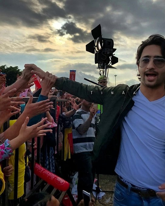 Every Producer, Director, Channel Know the Value of  @Shaheer_S He Would be the First Actor Who gave Very Less Auditions.. Even without any Acting Background.. Kudos to him..So Proud to be his Birdie..  #ShaheerSheikh