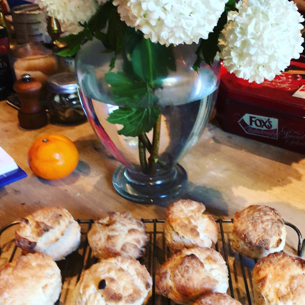 heartstreatham's tweet image. #VEDay front garden beer and scones and a spectacular #Streatham sunset. Nice to see many having a socially #distanced drink #wellmeetagain