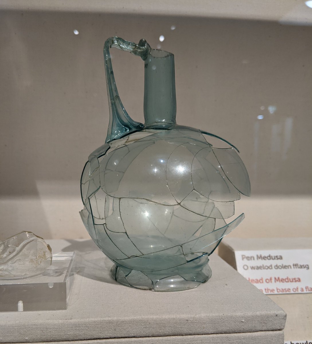 HawkeJon's tweet photo. Flask and Beaker found at #Burrium #Usk Mid - 1st Century AD.
#romanbritain #RomanArchaeology 
#Cymru  #Wales #Archaeology 
#glass #glassware https://t.co/U3hRl3DaaE