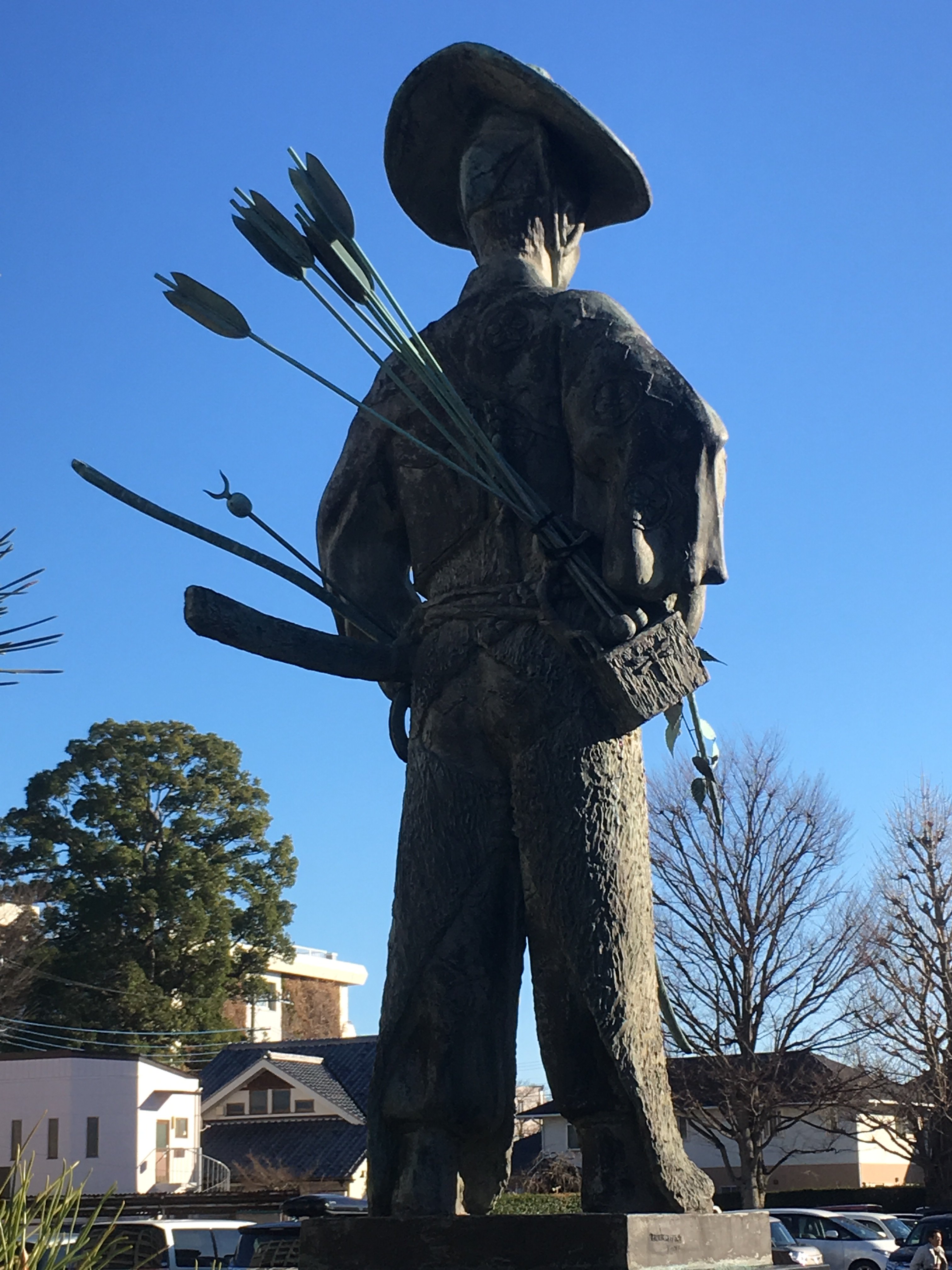かわさんぽ 川越街道 かつての川越城の大手門近く 川越市役所近くの太田道灌の像 川越城の築城者と言い伝えられる人物 室町時代の武将の像ですが 先端が二股になっている矢など リアルな感じがします ちゃらぽこtwitter散歩会 T Co