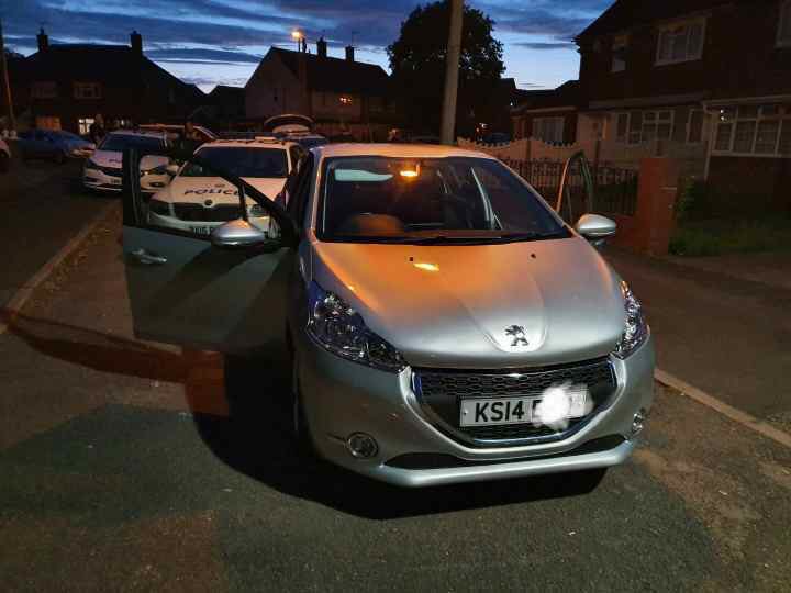 WMPDogs's tweet photo. PD Tomo’s chauffeur sees 🚗at speed after short pursuit 2 run away, 1 detained by officers whilst PD Tomo finds 2 very nasty items thrown in bushes by offender. The car was stolen in nasty robbery 30mins earlier #shouldastayedhome https://t.co/93gNSpPzHy
