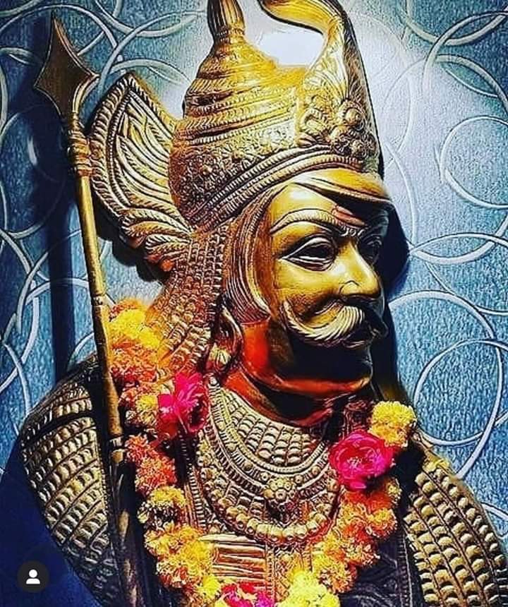 Brand_Tonidrone's tweet photo. तलवारे राणा प्रताप की ,अंगारे ही अंगारे बरसाती थी,
काट काटकर वैरी हल्दीघाटी को रक्त से नहलाती थी,

पाताल ने भी धरती, पर बहता शोणित नीर पिया था,
घोड़े सहित राणा ने ,बहलोल खान को चीर दिया था।

#महाराणा_प्रताप_जयंती 
#महाराणाप्रताप
पर शत् शत् नमन 🚩🚩🙏 #MaharanaPratapJayanti2020 https://t.co/vkyegom3ZR