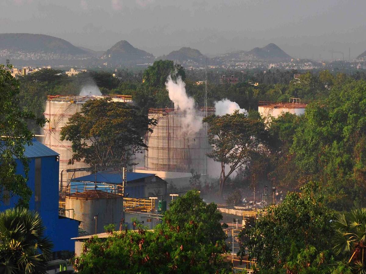 timesofindia's tweet image. LG Polymers fined Rs 50cr for #VizagGasLeak by NGT, ministry says firms violated green norms 

READ: toi.in/uvCVOb95/a24gk