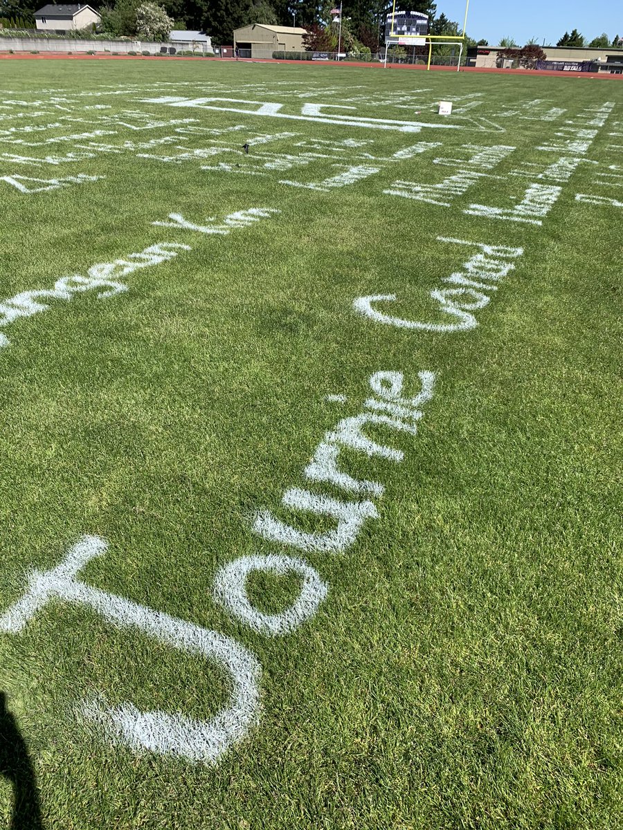 pcroyalsathl's tweet photo. Congratulations Class of 2020! #bethelightOR #webelieve #opreps https://t.co/bFg6aWUgP0