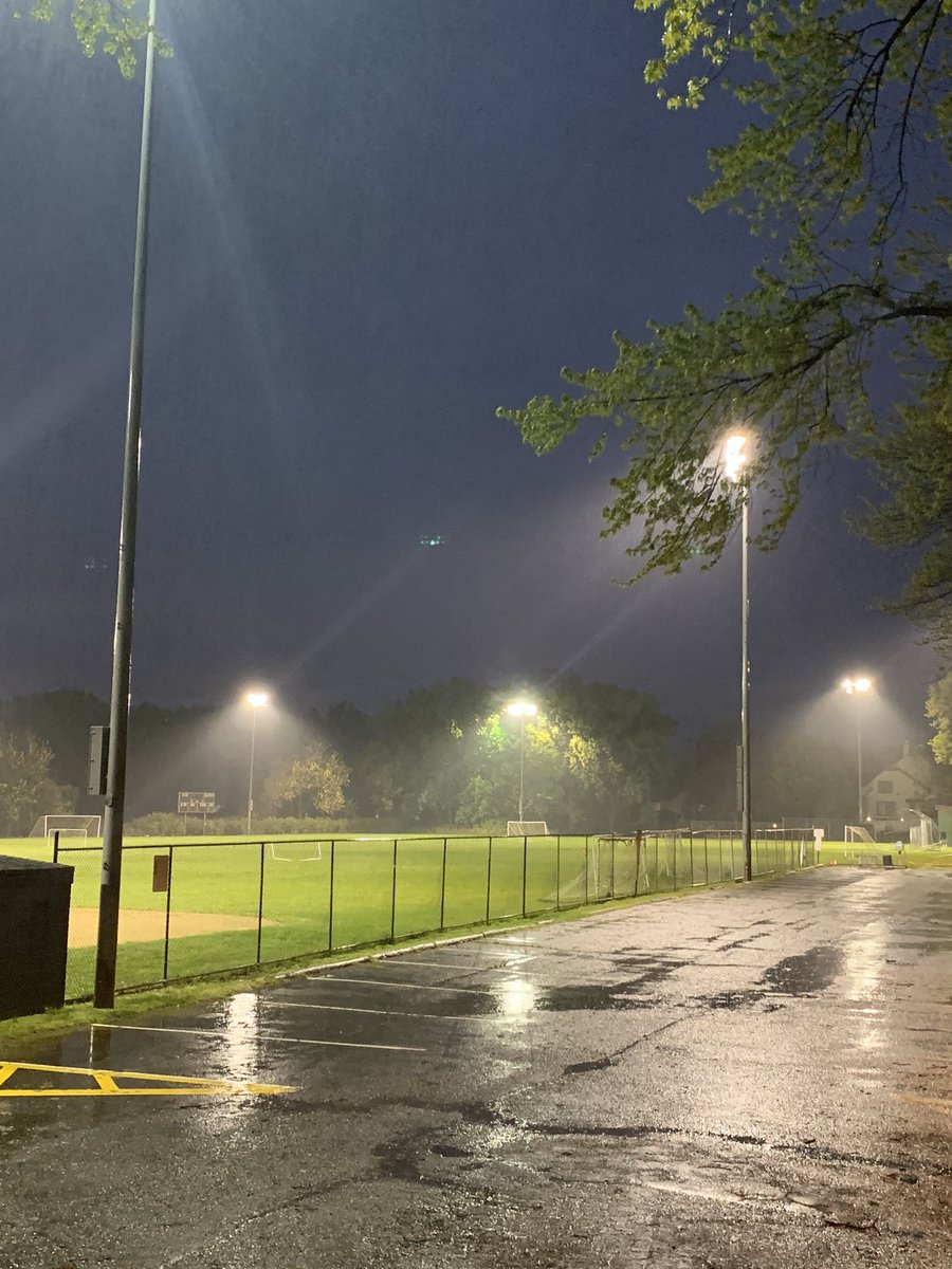 LeoniaPrincipal's tweet photo. The lights on Sylvan Field in Leonia were turned on tonight to honor the Class of 2020. #BeTheLight @LeoniaAthletics @LeoniaAthletics @NJICathletics @northjersey @VarsityAces https://t.co/NuDEk0JXgY