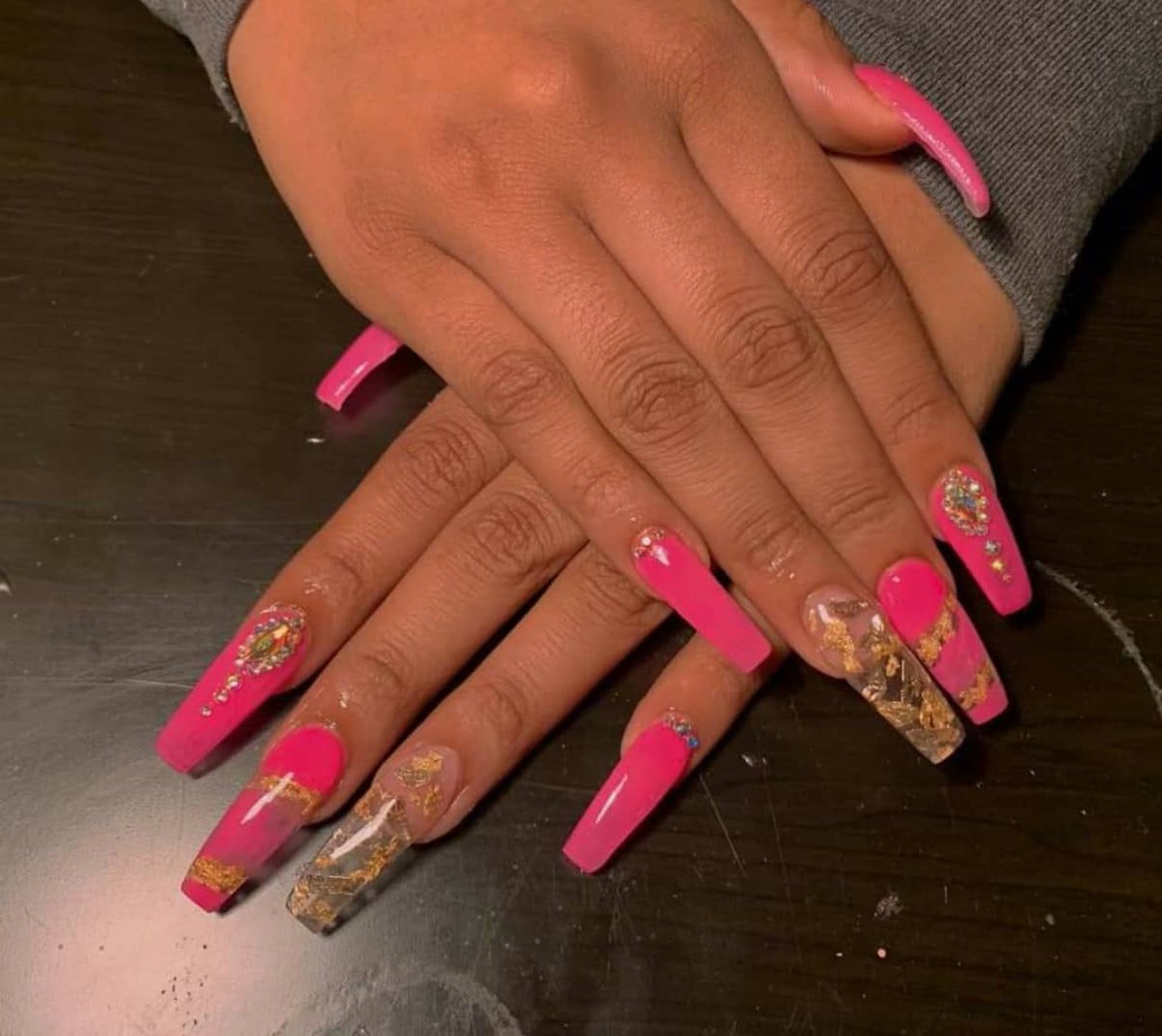 mrsmorris321's tweet photo. Who needs a full set, manicure or pedicure regular and deluxe??? We have all that you need and a massage chair. Taking appointments now.... https://t.co/rL1uAdIxJJ