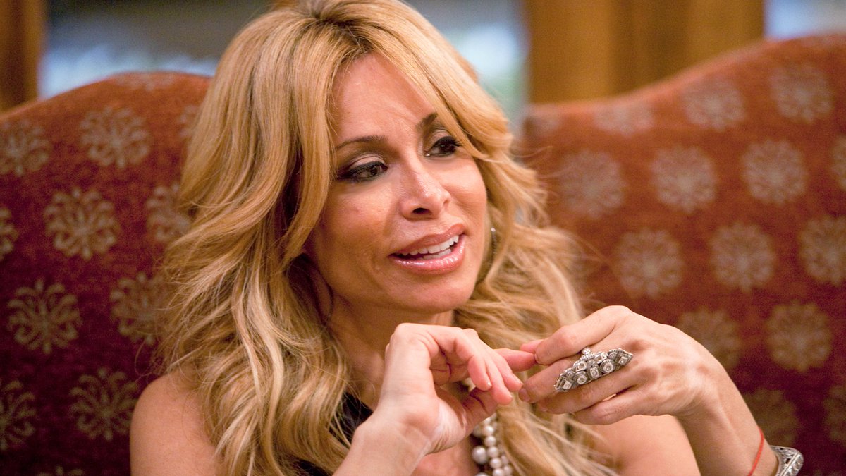 20. Faye Resnick (Season 3 Friend, Regular Guest) Ranking low is the “morally corrupt Faye Resnick”. Funny and shady during earlier seasons, battling juggernauts Camille & Brandi, but is now is nothing more than an extra to be honest. Perhaps Kyle’s only true friend?  #RHOBH