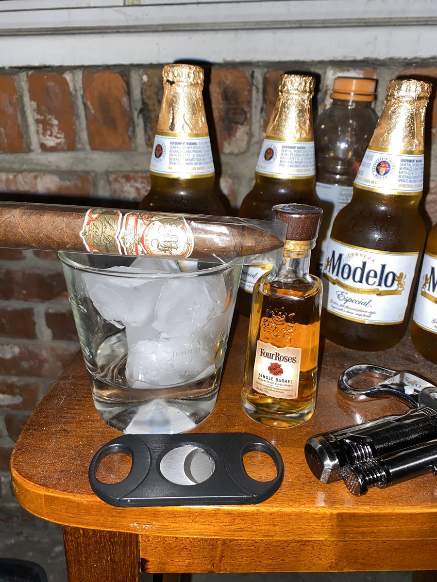 NNeher's tweet photo. Friday’s night set up. @4RosesBourbon single barrel parried with @MyFatherDPG Le Bijou 1922 Torpedo Box Pressed while watching @Yelawolf @Slumerican series on @Crackle_TV #whiskeyandcigars #cigars #whiskey #Bourbon #slumerica https://t.co/dmQw2nxiSq