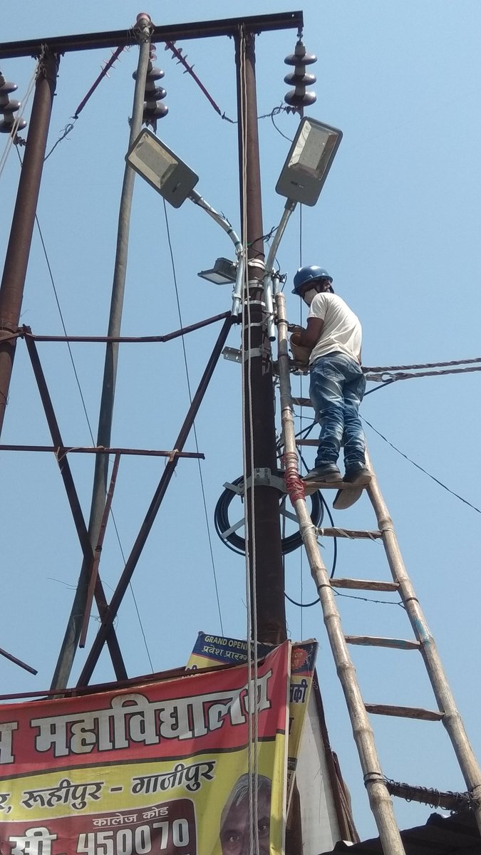 vikashk15786712's tweet photo. Today maintenance team work progress in Ghazipur,(u.p)
@yogeshrai56
@anuadbst 
@amitrec19 
@ShakirH40522350
#eeslsprit
#ujalaprakashpathka
#workinprogress 
#Streetlightmaintenance 
#Covid_19india https://t.co/pM3y9gWQES https://t.co/G6H7KNg4xs