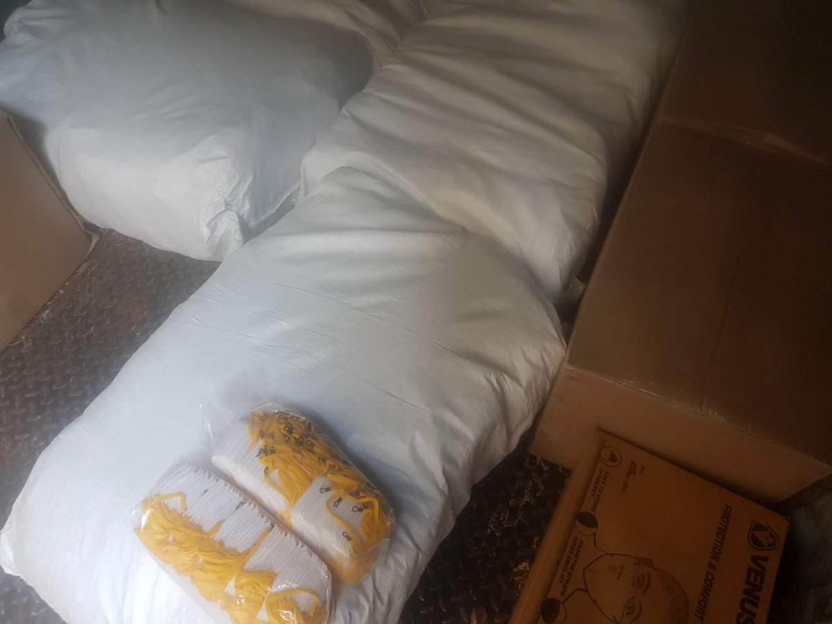 AshishVDwivedi's tweet photo. under initiative of @VITspeaks the team of @CitizenT4ce has sent  to following hospitals

Aurangabad Civil Hospital
300 PPE  
300 N95
4000 3ply masks
50 cans of Sanitizers

Beed Civil Hospital
100 PPE for Ambejogai 
100 N95

Latur Civil Hospital
100 PPE 
100 N95

@anjali_damania https://t.co/zJwo28uK3H