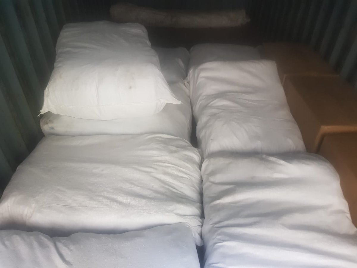 AshishVDwivedi's tweet photo. under initiative of @VITspeaks the team of @CitizenT4ce has sent  to following hospitals

Aurangabad Civil Hospital
300 PPE  
300 N95
4000 3ply masks
50 cans of Sanitizers

Beed Civil Hospital
100 PPE for Ambejogai 
100 N95

Latur Civil Hospital
100 PPE 
100 N95

@anjali_damania https://t.co/zJwo28uK3H