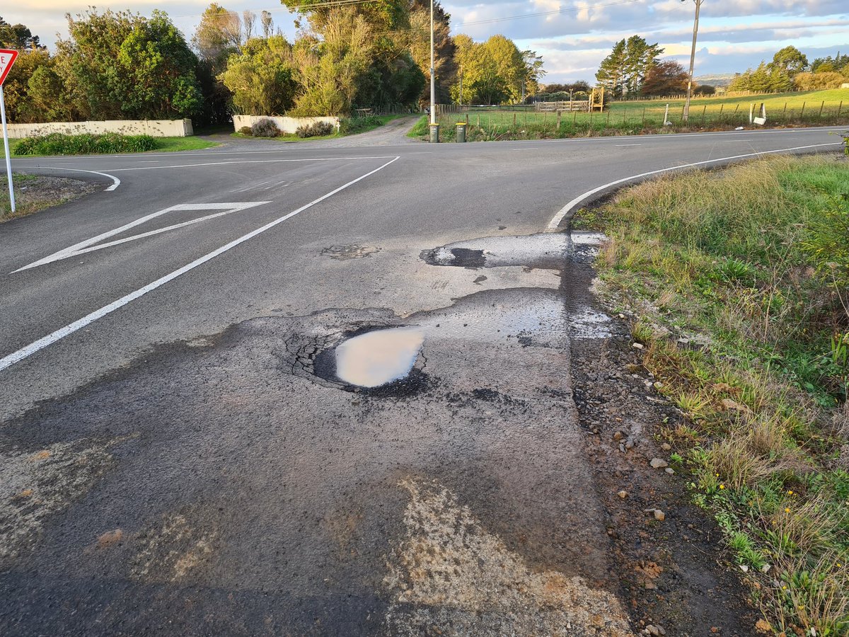 SpatialHog's tweet photo. @AklTransport water leak and road damaged corner Butcher Road and SH22 Pukekohe. Please log a repair job if you haven't already got this one. https://t.co/NsspilSljL