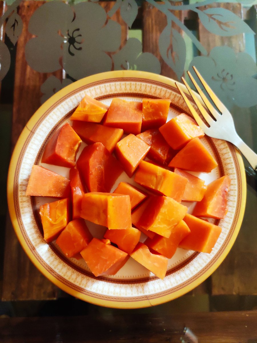 sunherisufi's tweet photo. Fav Fitness food:Papaya
Fav Fitness activity: Kick arse
Stay raw, Stay unfiltered🥳
#farmfresh #fitnessmotivation #fruits #womenwhorunwithwolves #womenpower #buildyourmind #ATTITUDE #BeYourself #beautywithoutcruelty #eatraw #healthy https://t.co/WLl5EIrEFU
