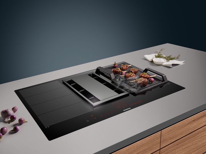 🌬 The inductionAir System combines two great appliances: a flexInduction hob and the revolutionary new integrated ventilation. Thanks to this space-saving concept, you can enjoy more freedom and create an outstanding kitchen design.