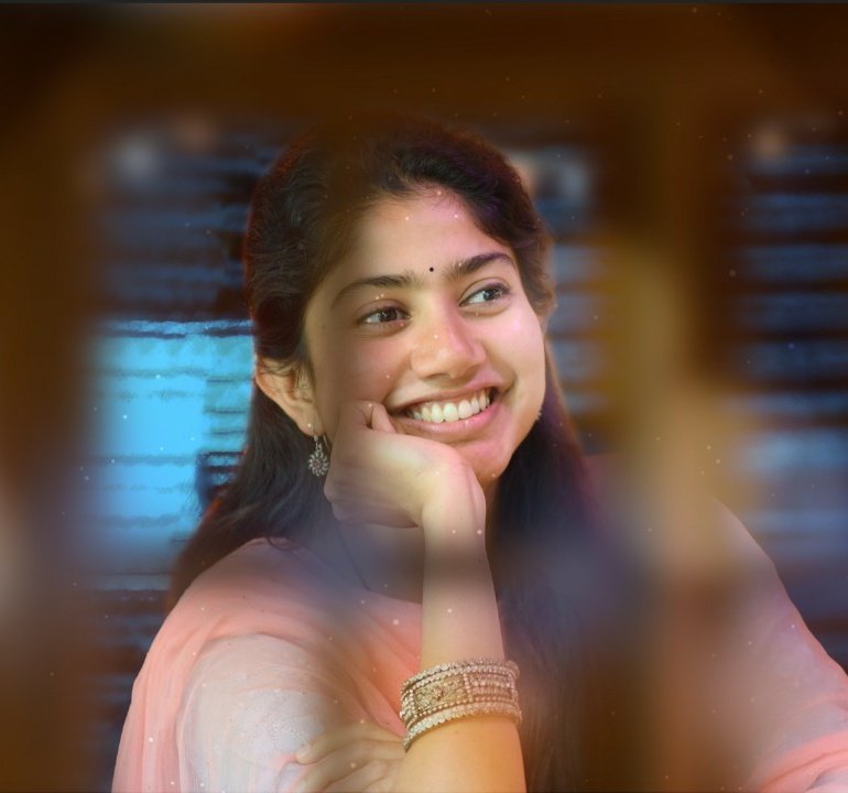 Cinemakkaranweb's tweet photo. #SaiPallavi  ♥️😍

More Photos at https://t.co/f6qhnfle6a

#HBDSaiPallavi #HappyBirthdaySaiPallavi https://t.co/S9Fvttaa9i