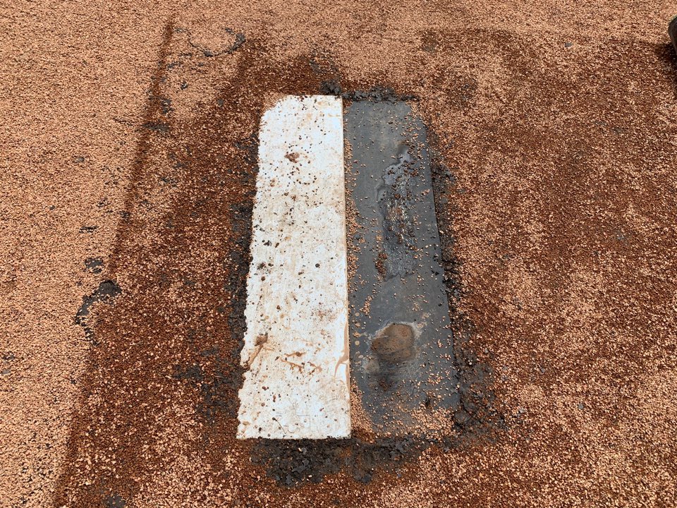 DrewRucinski's tweet photo. @bobdrummond @karlravechespn @PerezEd Normally you have just the white rubber, and there is dirt alongside it where your foot goes. Instead of it being dirt here, there is another piece of rubber that you stand on. This piece prevents the dirt from getting dug out as the game goes on. https://t.co/St31voxW0a