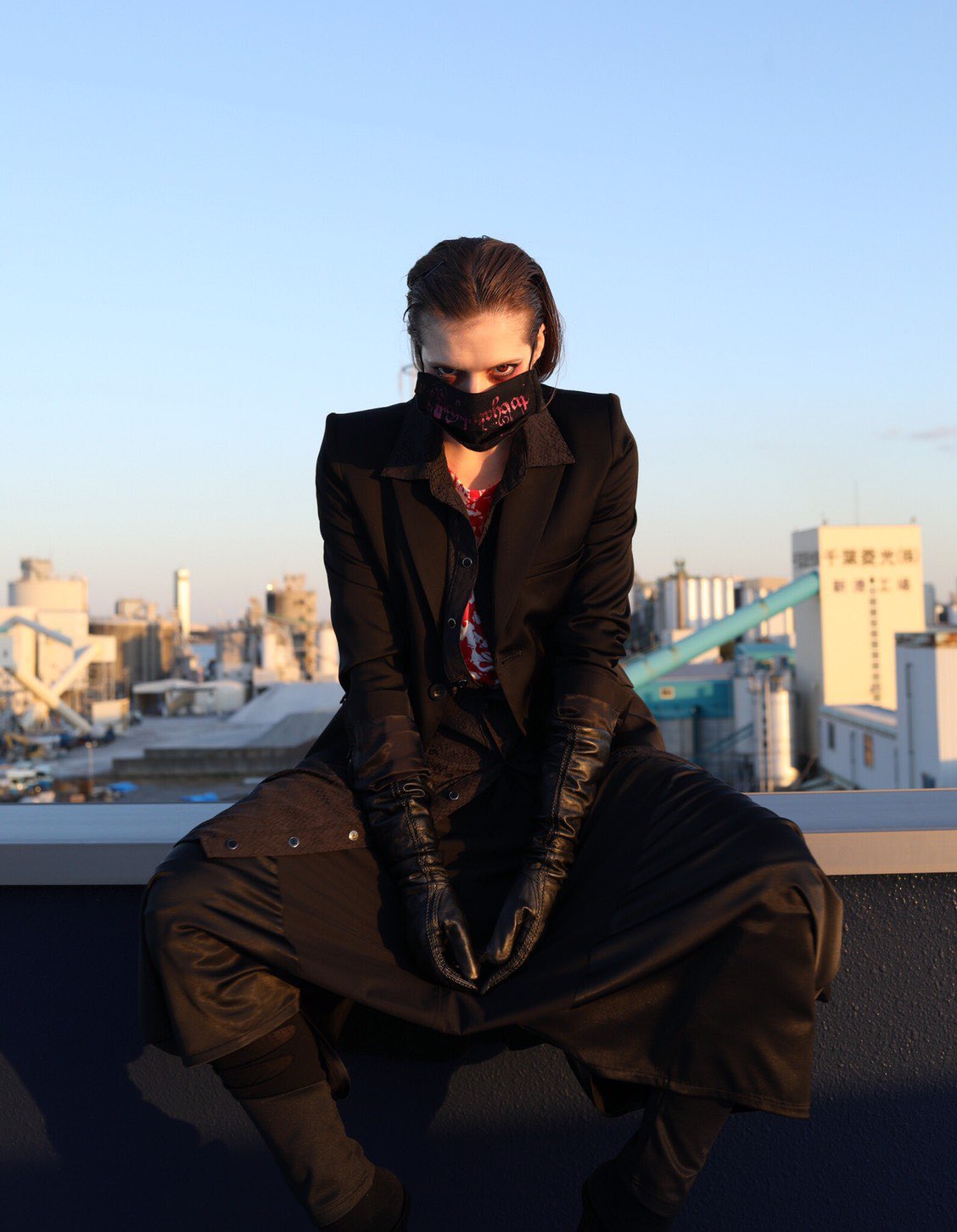 H Naoto H Naoto Goth H Naotoの表現する女性像はとにかく カッコいい 女 優しさや可愛さで媚びるような仕草も無く 強い意識と信念を持つ女性はカッコ良さの裏側にある女性しかない美が滲み出てくるものだ それは年齢を重ねる事にその密度は