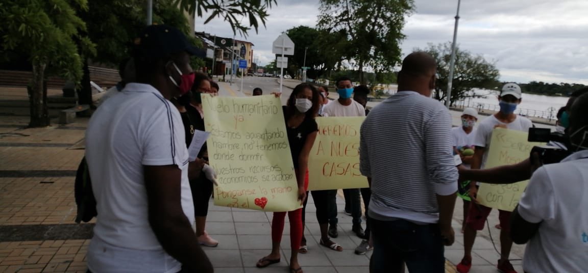 heinypalacios's tweet photo. @IvanDuque los Solaneños claman volver a casa, ya tienen 2 meses de estar en Quibdó por razones médicas, las EPS los dejaron a su suerte.
@COL_EJERCITO @VickyDavilaH @MinInterior @COMFACHOCO @Matador000 @TinoasprillaH https://t.co/5GgUtITf8W