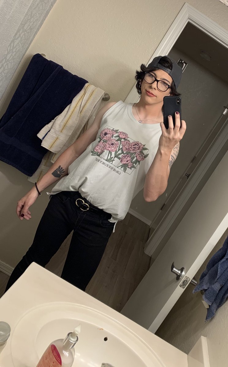 MelliniRose's tweet photo. Really liked my look today!! https://t.co/0wkR69ElSG