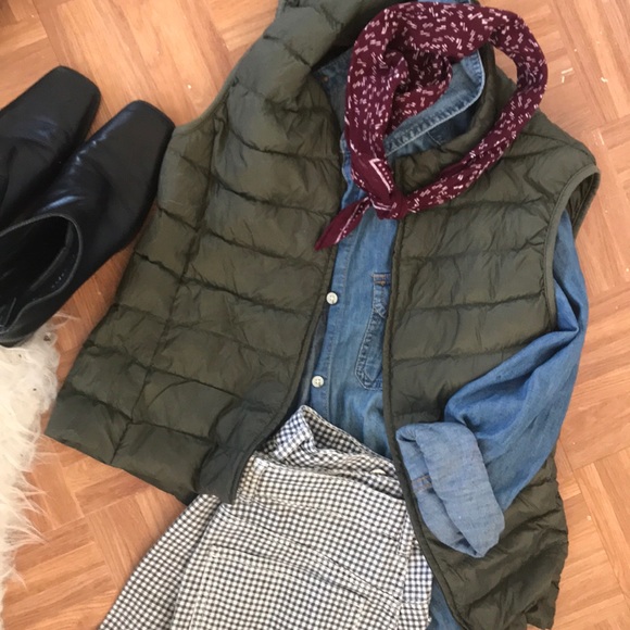 stylesorceress's tweet photo. So good I had to share! Check out all the items I'm loving on @Poshmarkapp #poshmark #fashion #style #shopmycloset #uniqlo #caterpillar #silverslipper: https://t.co/swHah3GMhU https://t.co/k5VMoc20xo
