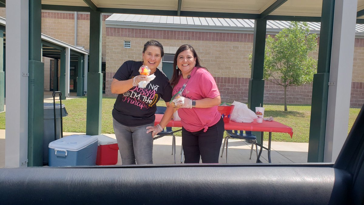 LauraLe0711's tweet photo. Wanted to end this awesome week by THANKING ALL who participated in making our wk just that more special! Huge THANK YOU to our Fabulous Admin Team for being with us every step of the way! ¡Muchísimas Gracias! ¡Lo agradecemos siempre! 💞@nisdmyers @VP_VSC @claudiacolunga7 https://t.co/aM2OZbNGIX