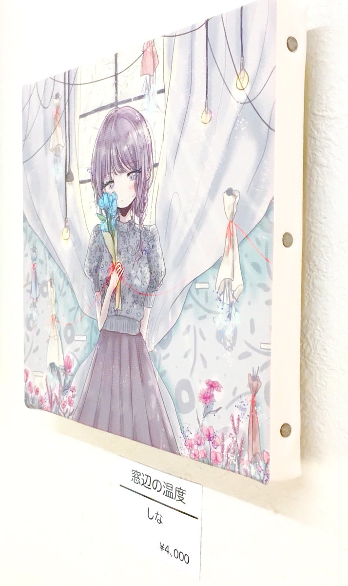 鎌倉mona V Twitter 花と美少女展 参加中の作家様紹介 しなさん Shinanashina タイトル 窓辺の温度 4000円 お花を持った可愛い女の子のイラストです 優しい色合いに心惹かれます キャンバスに印刷してありオシャレです 作品は店頭又は通販 Dm からもご