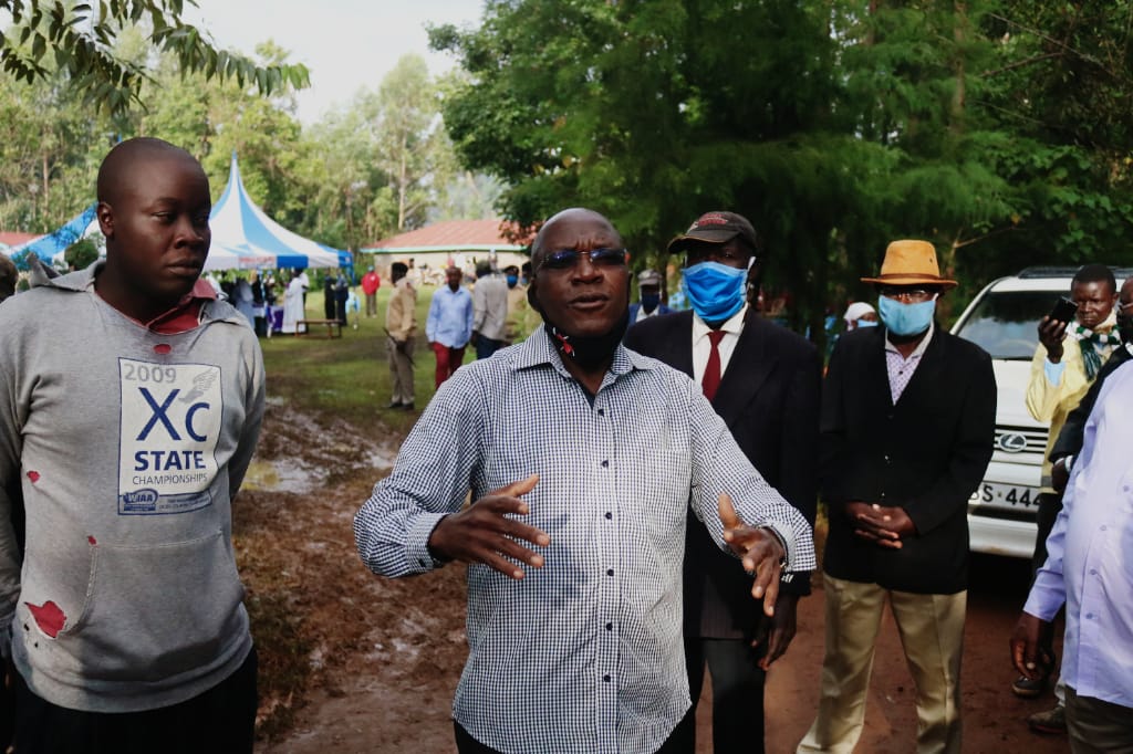 DrBKhalwale's tweet photo. Circumstances have truly changed. By 7.45am we were already done with the burial of my uncle Mzee Lorenti Makachia today. Fare thee well tata.. https://t.co/WM41QCdPdu