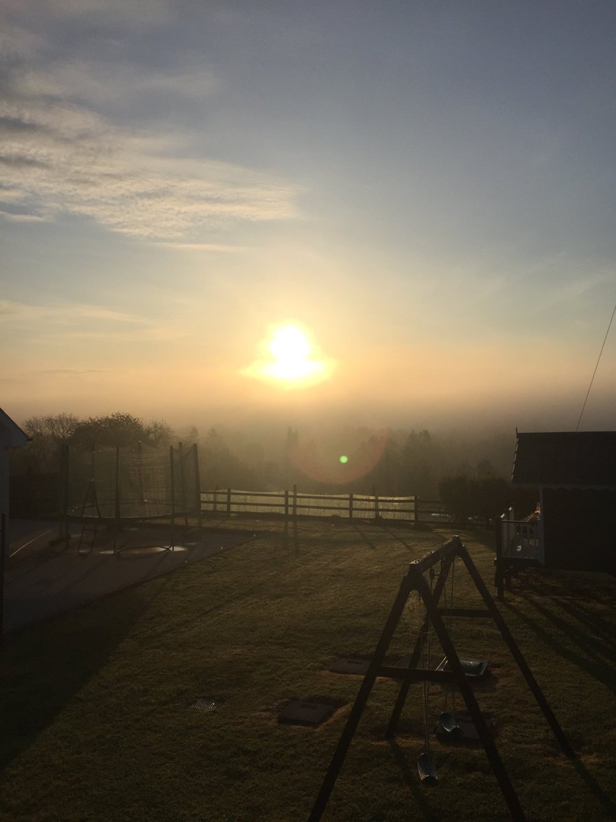 EmmaMorganemma's tweet photo. Misty morning in Meath but the sun shone through. There is always hope #DILSunriseAppeal #DIL2020 ⁦@PietaHouse⁩ https://t.co/ZHzg0LV5Sd