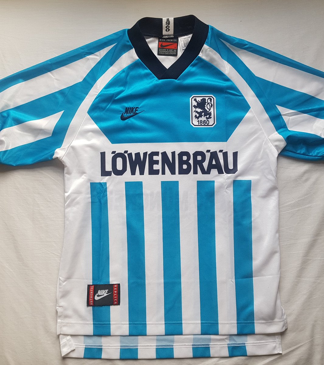 Day 45:1860 München home, 1995/96.Absolutely stunning. Perfect colours, perfect sponsor, perfect design and an absolute 10/10.  @homeshirts1  @TheKitmanUK