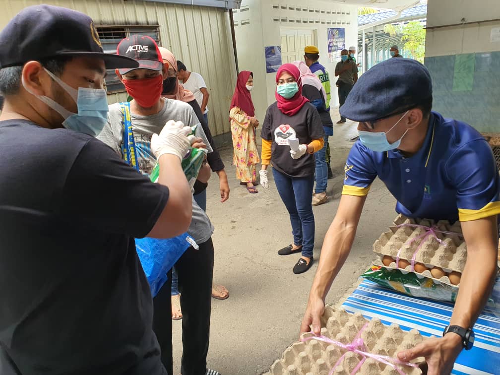 saseroba's tweet photo. Sekitar majlis penyerahan sumbangan #KasihCOVID19 bersama Pertubuhan Safa Malaysia, SASEROBA & GGM yang berlangsung dengan lancar sebentar tadi di PPR Pantai Ria, Bangsar.
#Saseroba https://t.co/reoCTelIlT