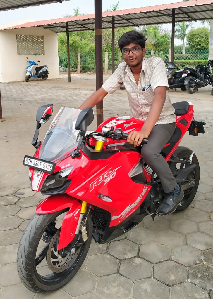 MonikaRadhakri1's tweet photo. """நகை,  அழுகை, புன்னகை 
 சண்டை,  கோவம், பாசம்,  காதல், 
வெறுப்பு, பொறாமை,  திமிரு , பெருமை,  மகிழ்ச்சி"""
இவை அனைத்தும் கிடைத்தது 
தம்பி என்னும் உறவினால்... 
இனிய பிறந்தநாள் சகோ @srihariharan_v.... 
#பிறந்தநாள் https://t.co/h91QgFVpQ0