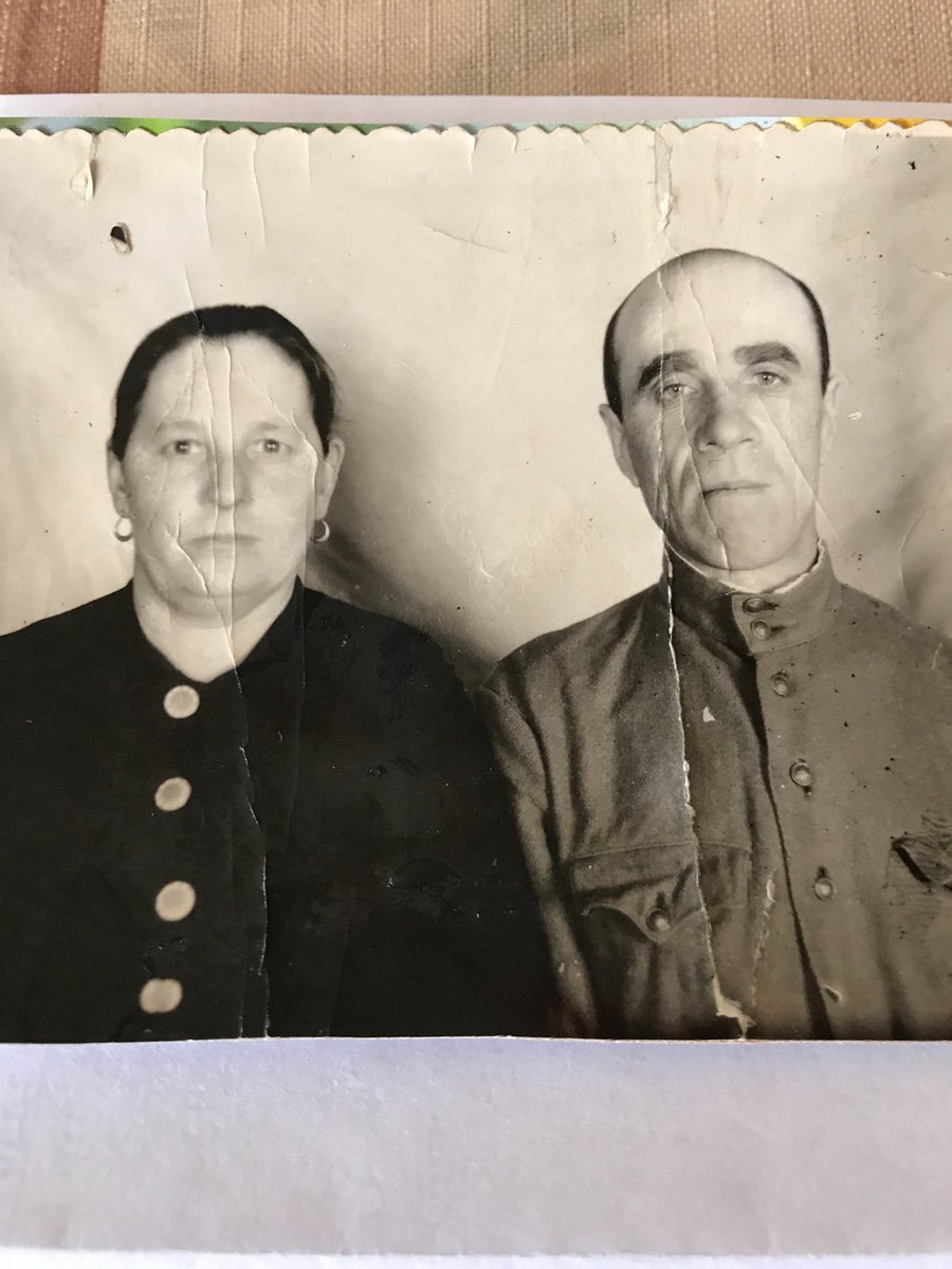 Дедушка и бабушка!Вы тоже приближали Великую Победу!Слава воинам героям!